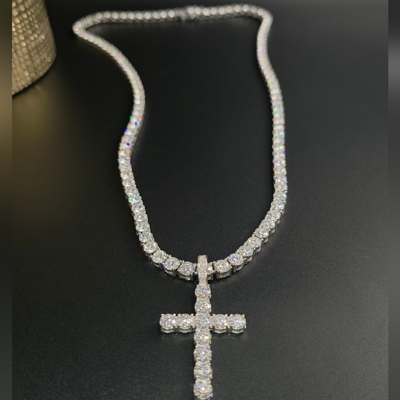 β¨ 80+ CTW Moissanite Tennis Chain & Cross Pendant Set β 5mm β¨ - Picture 7 of 7